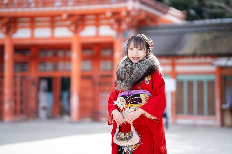 神社の境内での成人式前撮り出張撮影の作例6
